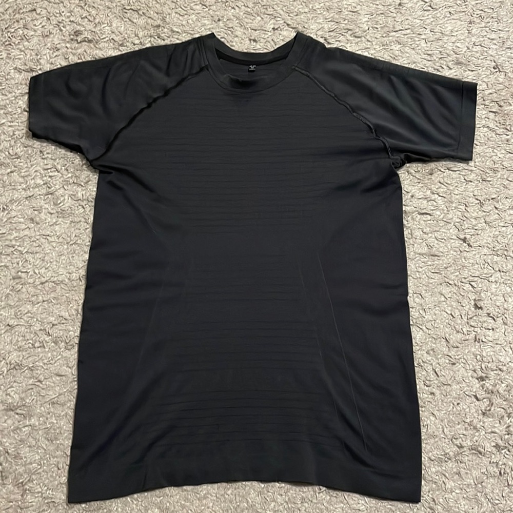 HERO TEE
Men's High Performance Seamless Short Sleeve Tee